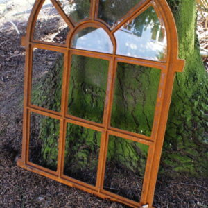 Eisenfenster als Antik-Fenster für Gartenmauer m Bogen, Stallfenster westfälisch