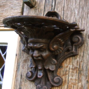 Konsole mit Mittelalter Fratze, Regalstützen für Regal, Gargoyle Kerzenhalter