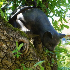 Skulptur Katze, lebendige Tierfiguren, Kätzchen, in Sprungposition Tinka